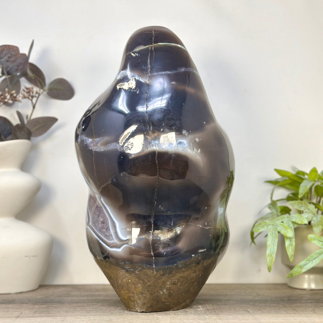Amethyst-Geode XXL mit massiver raumprägender Präsenz
