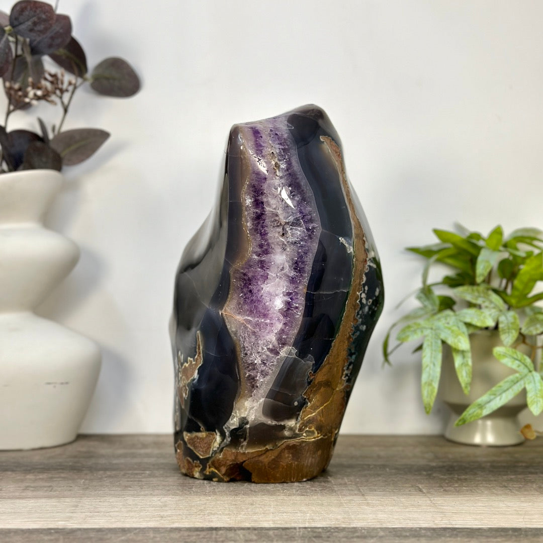 Zucker-Amethyst-Geode groß mit spiegelnder Oberfläche und Achat-Schale