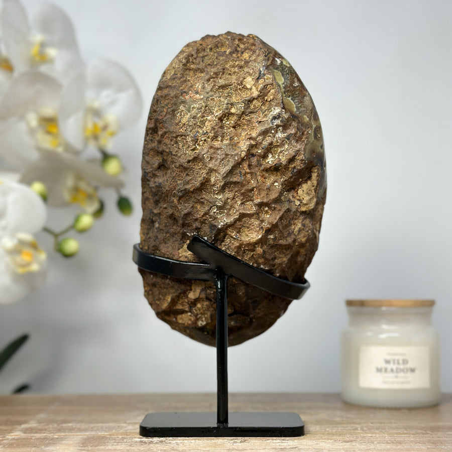 Amethyst-Achat-Geode mit natürlicher Mineralstruktur