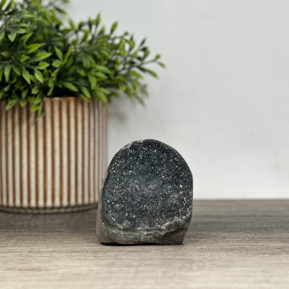Mineralien-Kathedralen- und Drusen-Set 4-teilig, mit facettenreicher Kristallstruktur