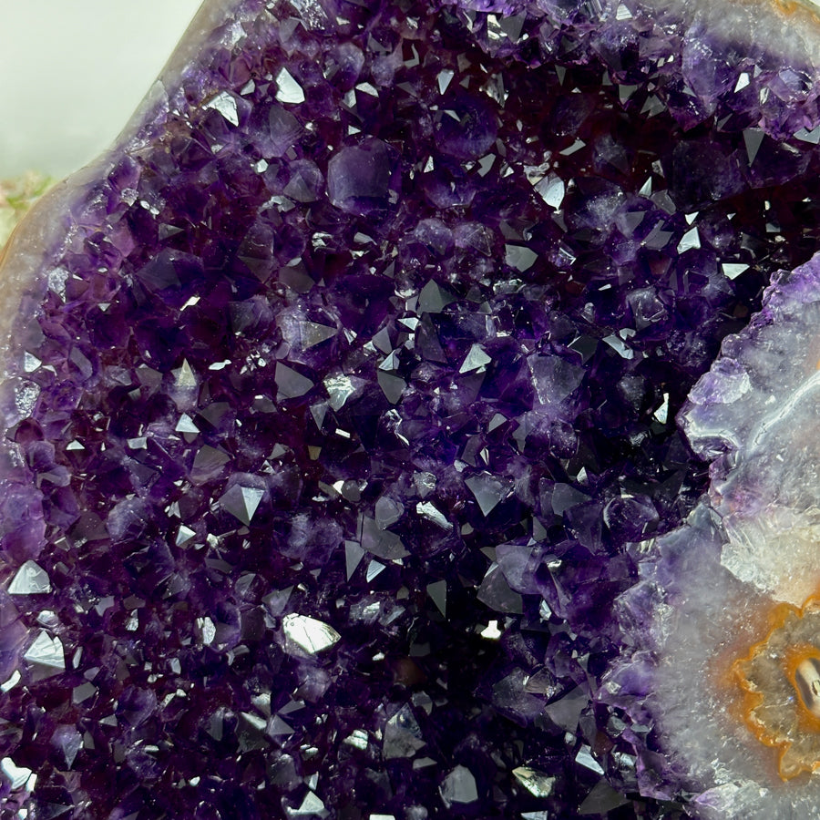 Amethyst-Quarz-Cluster mit seltener Doppel-Kristallisation, in exklusiver Premiumqualität