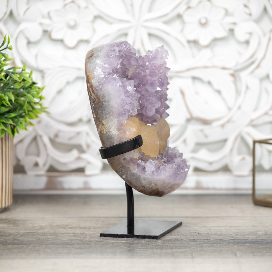 Spirit-Amethyst-Cluster XL mit dominanter Kalzit-Formation