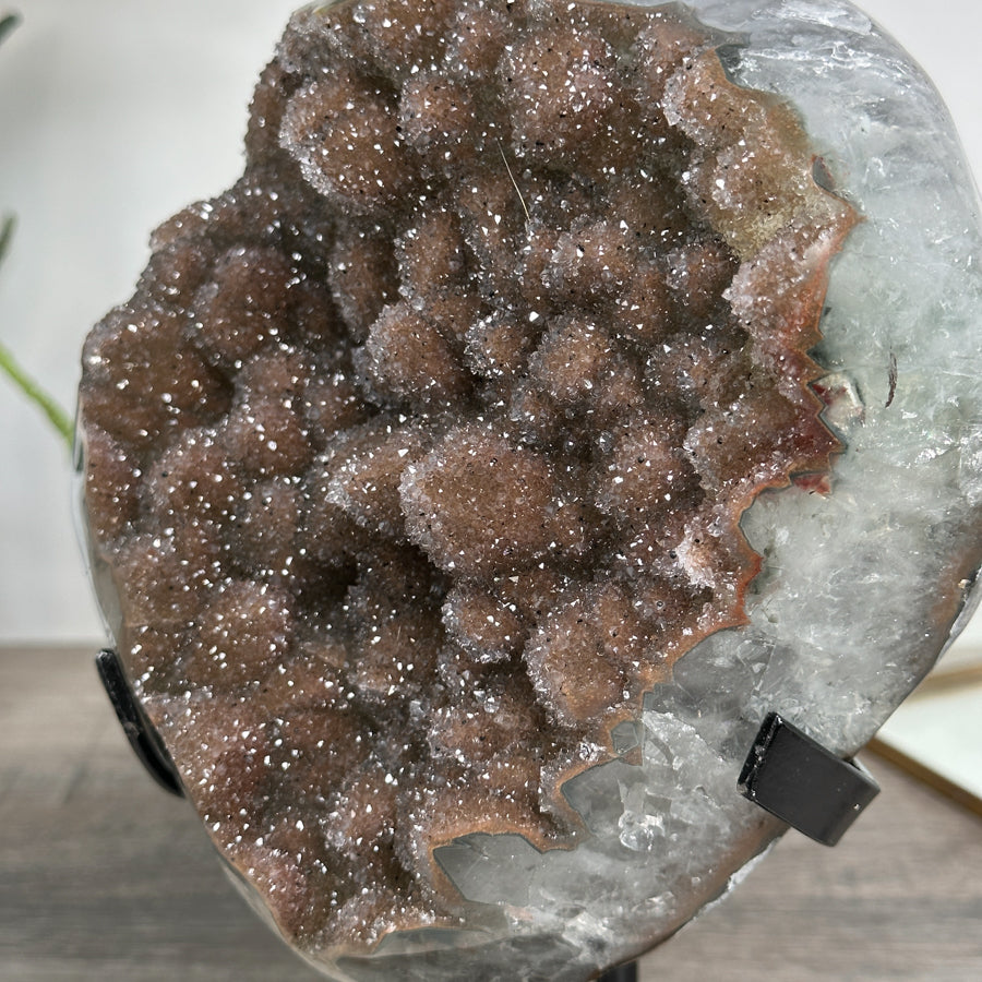 Zucker-Druzy-Kristall mit zarter, glitzernder Mikrostruktur