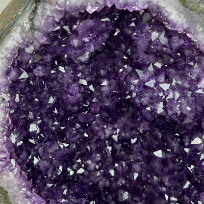 Amethyst-Geode XXL mit imposanter Kristallkammer, in exklusiver Premiumqualität