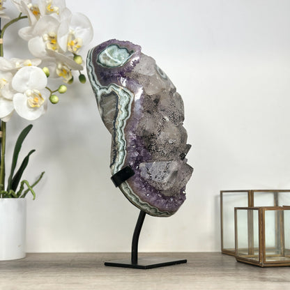 Amethyst-Kristall XL mit imposanter Kalzit-Auflage, in exklusiver Premiumqualität