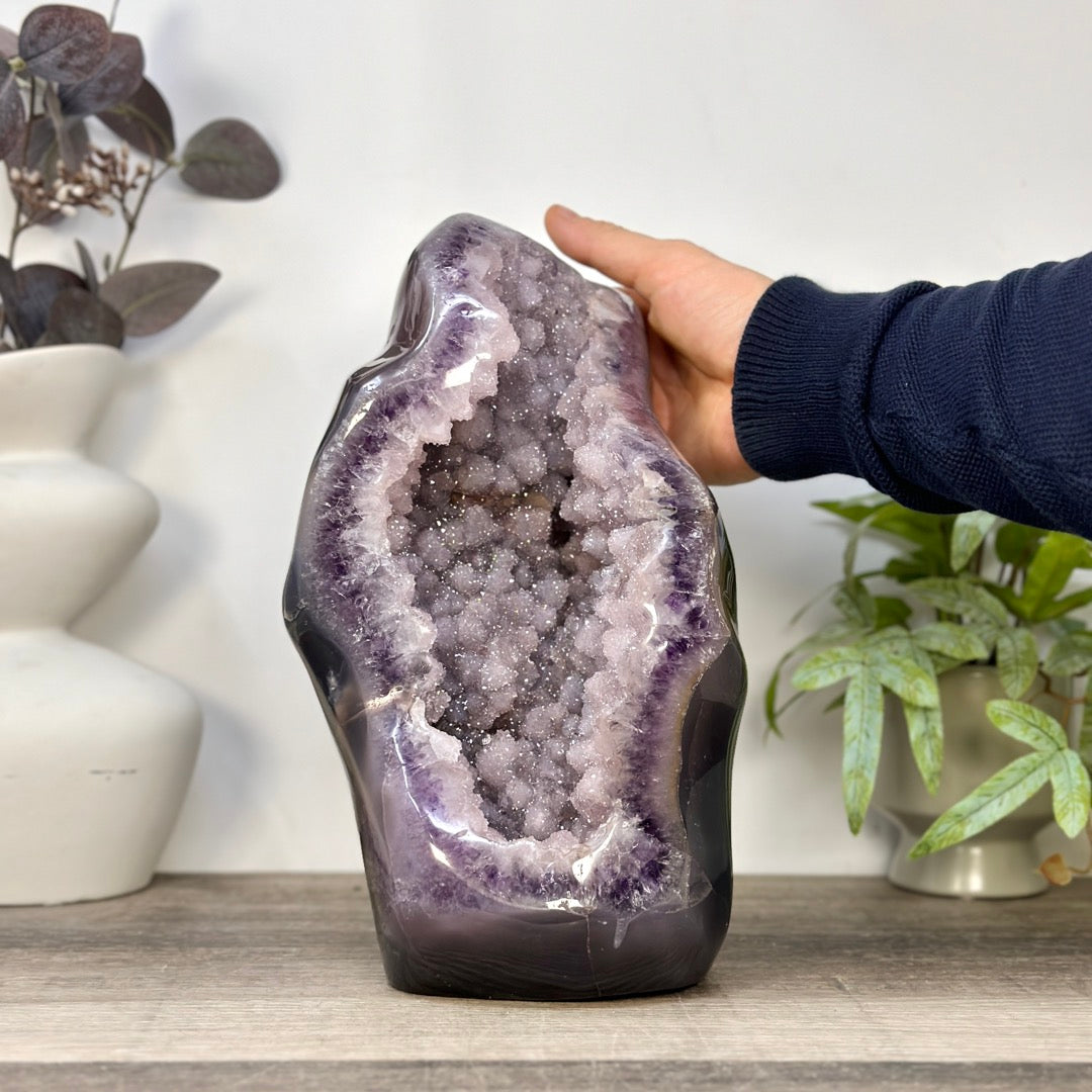 Zucker-Amethyst-Geode groß mit spiegelnder Oberfläche und Achat-Schale