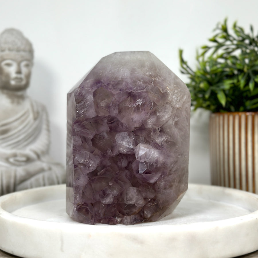 Amethyst-Achat-Obelisk mit großkristalliner Amethystformation
