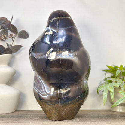 Amethyst-Geode XXL mit massiver raumprägender Präsenz