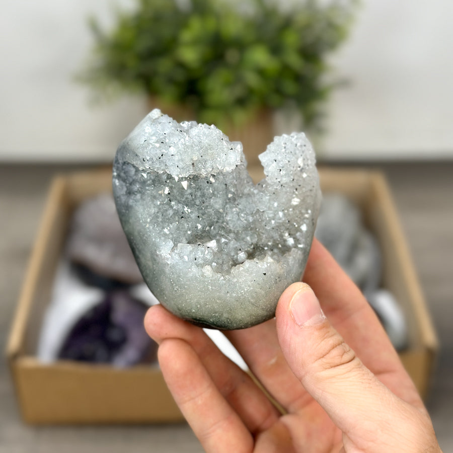 Mineralien-Ensemble mit differenzierter Struktur und natürlicher Kristallbildung