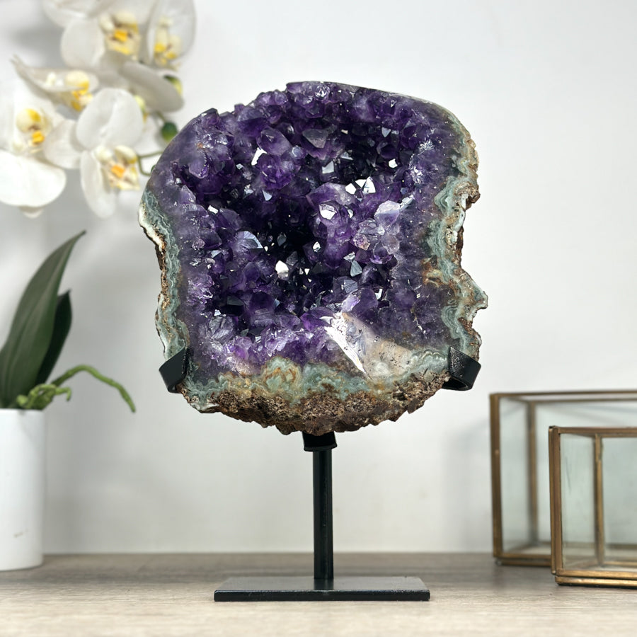 Amethyst-Cluster mit intensiv purpurner Tiefenwirkung, in exklusiver Premiumqualität