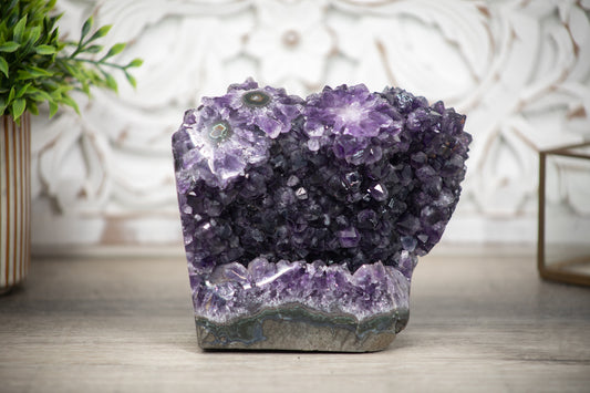 Amethyst-Kristall-Exemplar mit natürlich gewachsener, violetter Kristallstruktur