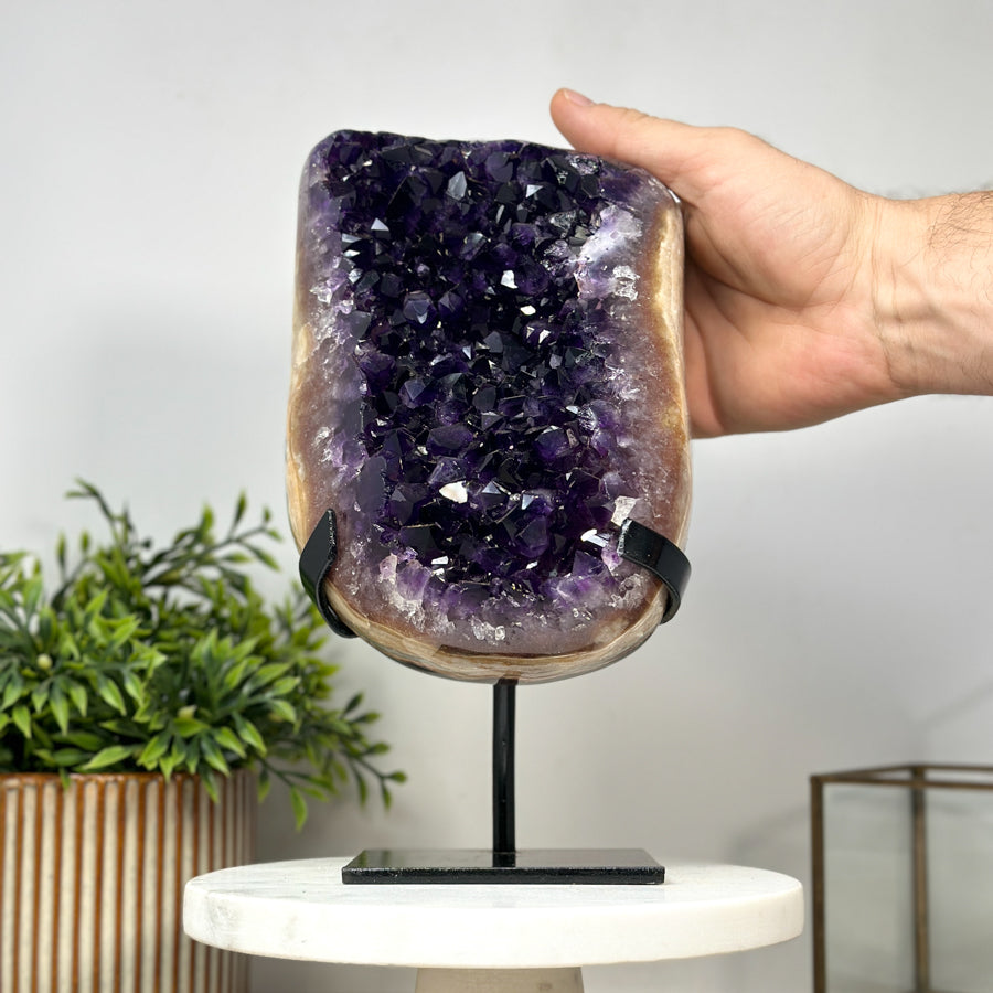 Amethyst mit gelbtoniger Jaspis-Matrix, in hochwertiger Naturqualität