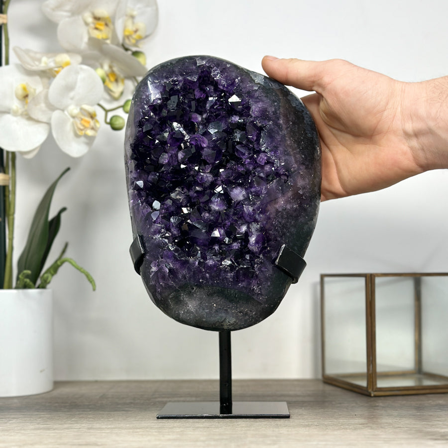 Amethyst-Kristall mit klar definierter Spitze, in ausgewählter Spitzenqualität
