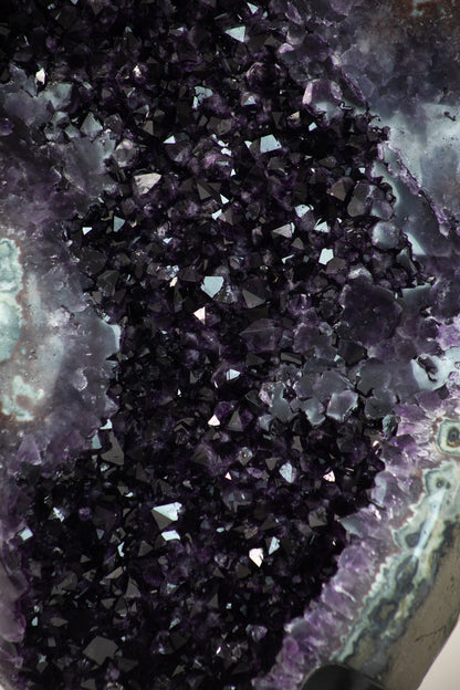 Amethyst-Jaspis-Kristallcluster XXL mit kontrastreicher Mineralmatrix, in exklusiver Premiumqualität