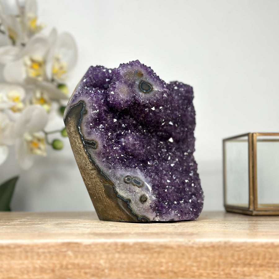 Amethyst-Cluster mit ausgeprägter, tropfsteinartiger Stalaktitenstruktur