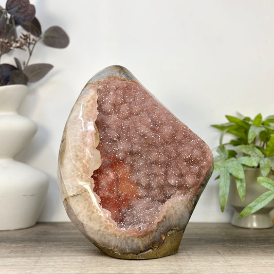 Pinkfarbener Amethyst Kathedrale massiv mit integrierter Calcitformation