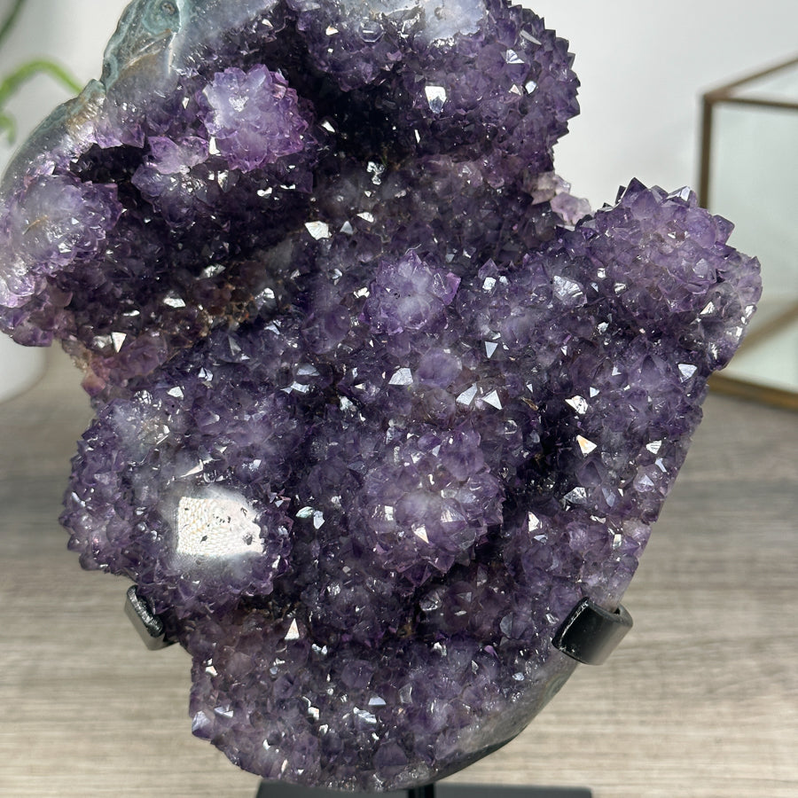 Amethyst-Cluster mit dicht besetzter Tropfsteinstruktur