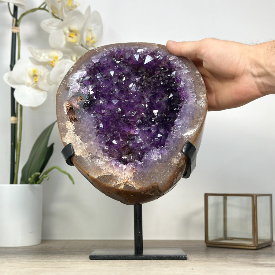 Amethyst-Geode groß mit offen ausgeformter Kristallkammer