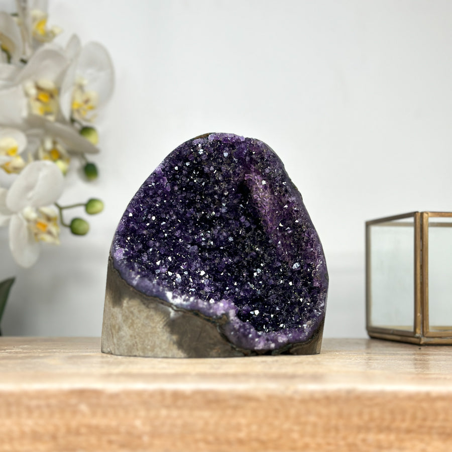 Amethyst-Druse mit tiefvioletter Kristallstruktur und prägnanter Kristallausbildung