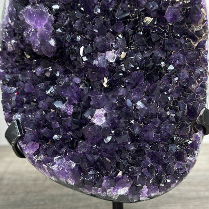 Amethyst-Geode mit intensiv tiefvioletter Kristallzone