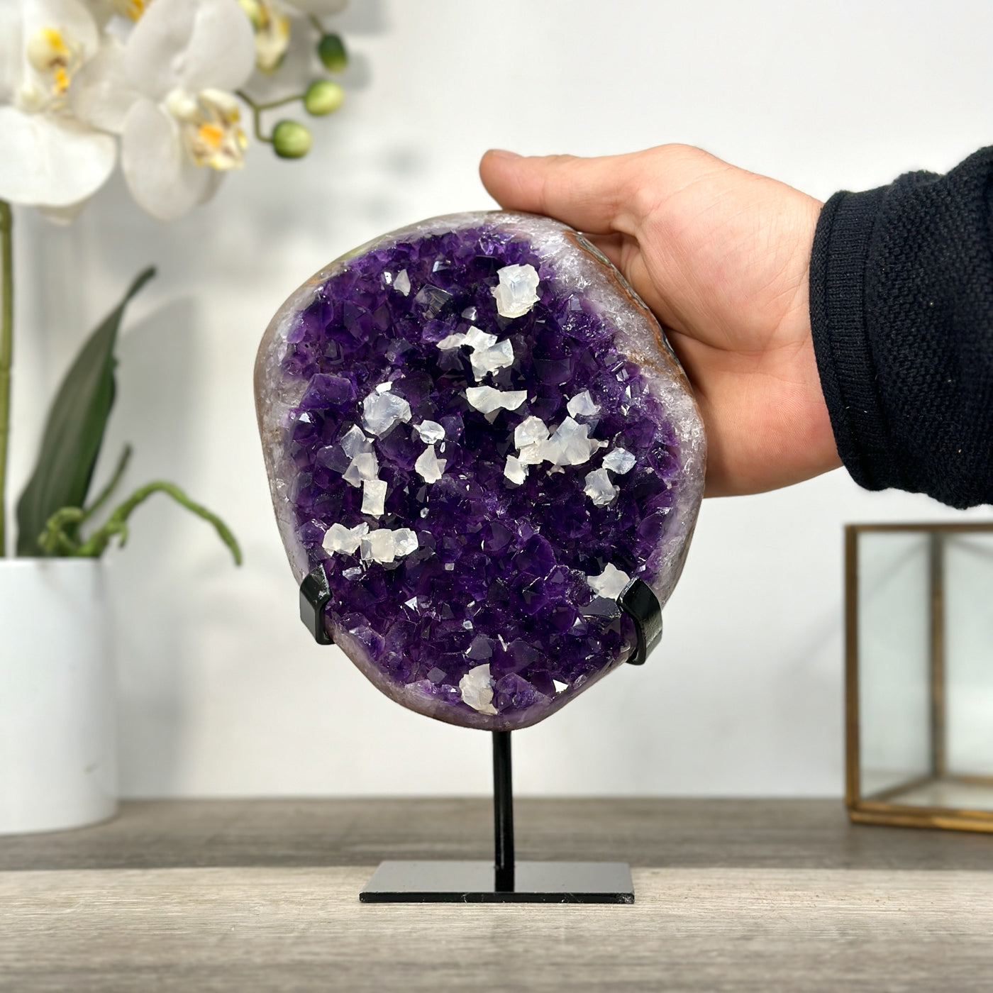 Amethyst-Cluster mit kontrastreicher weißer Kalzitformation