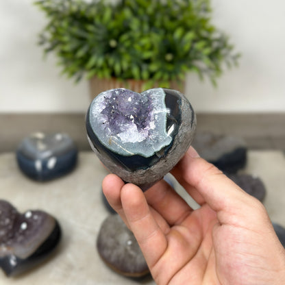 Mineralien-Herzset 9-teilig, mit vielseitiger, natürlich gewachsener Farbstruktur