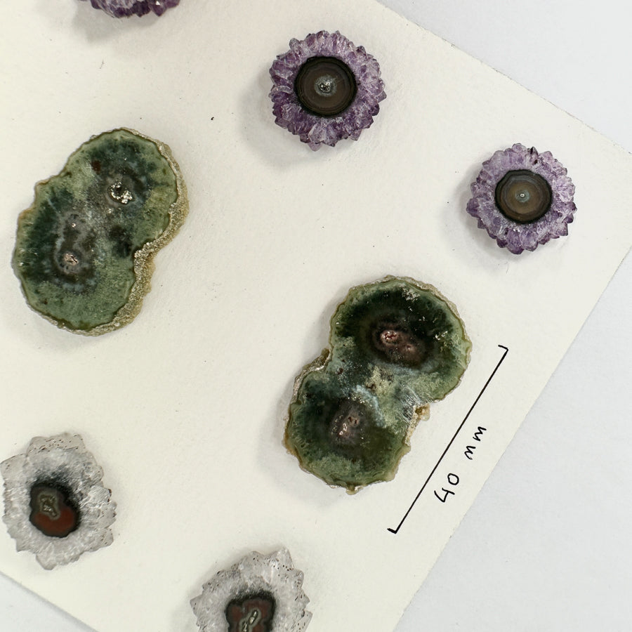 Amethyst-Quarz-Grünjaspis-Stalaktiten-Scheiben mit natürlicher Bänderung