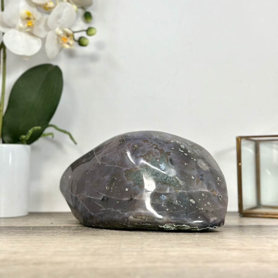 Amethyst-Geode mit feiner Druzy-Kristallauskleidung