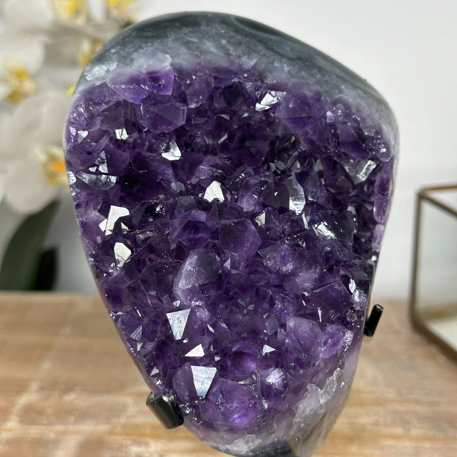 Amethyst-Exemplar mit klarer Spitzenstruktur, in hochwertiger Naturqualität