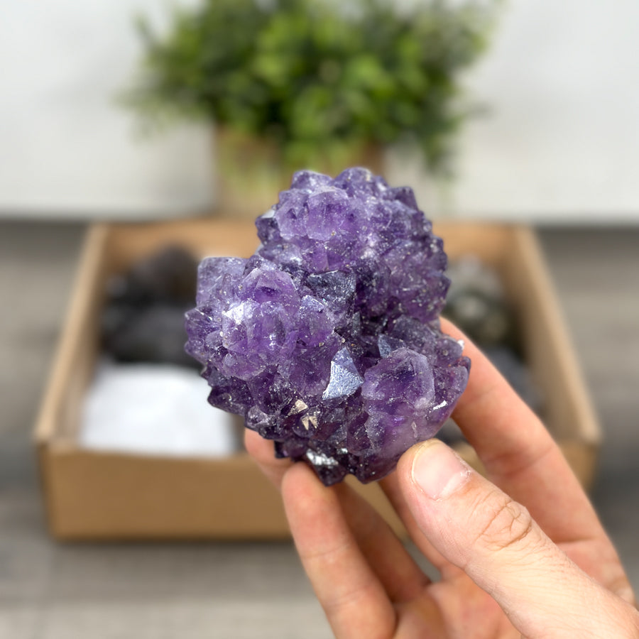 Mineralien-Ensemble mit kompakter Formation und feiner Kristallstruktur
