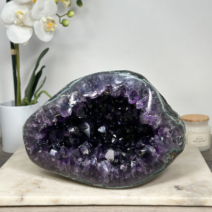 Amethyst-Geode mit ausdrucksstarker Kristallstruktur, in exklusiver Premiumqualität