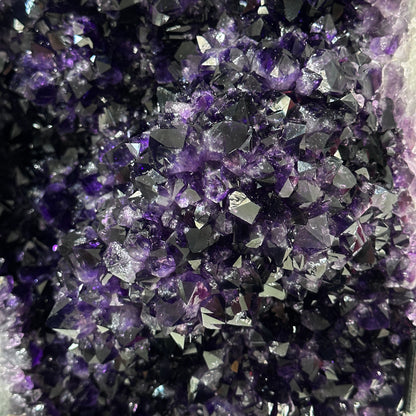 Amethyst-Kristallcluster XL mit kompakt verdichteter Kristallmasse, in exklusiver Premiumqualität