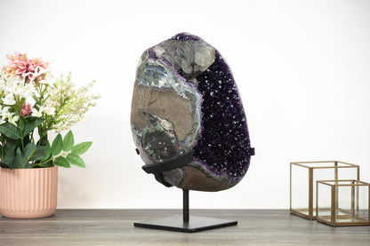 Amethyst-Geode groß mit markanter Kalzit-Einlagerung, in exklusiver Premiumqualität
