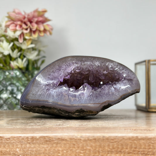 Amethyst-Achat-Geode mit ausgewogener, klarer Struktur