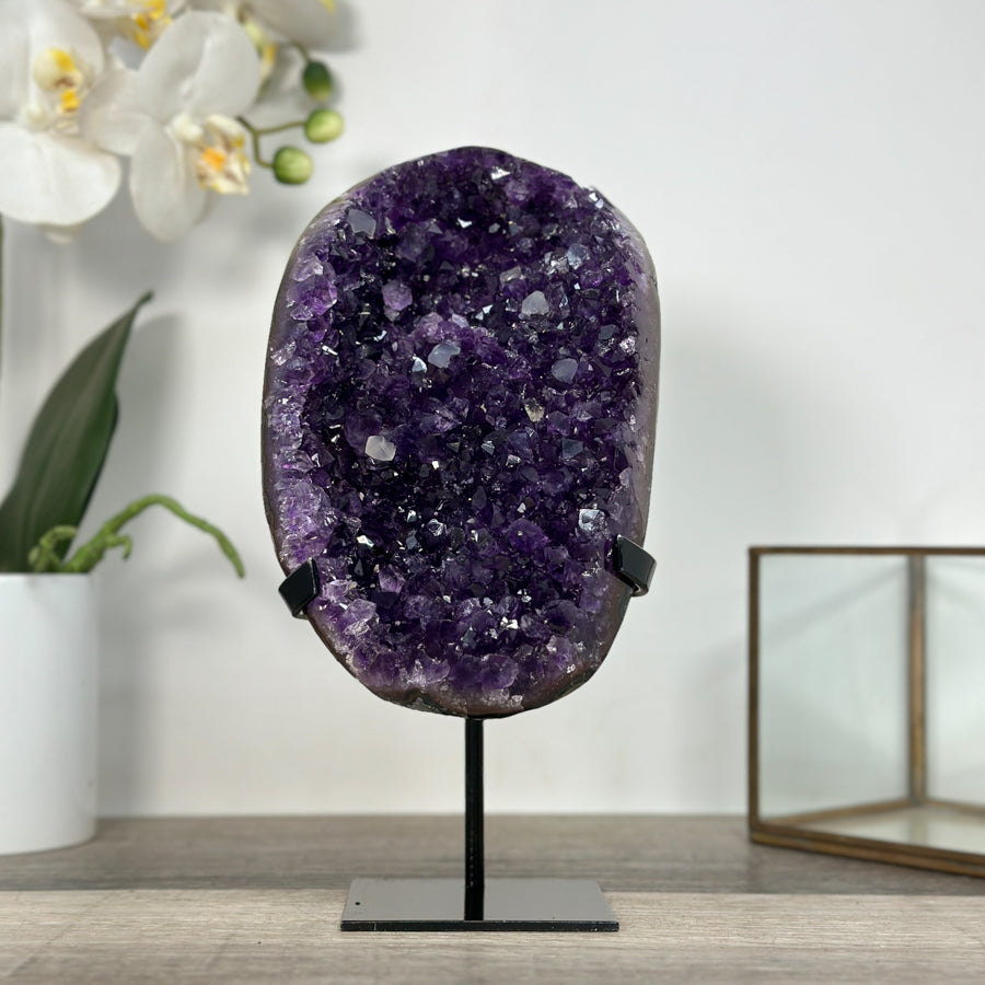 Amethyst-Kristallcluster mit satt gefärbter, königlicher Nuance