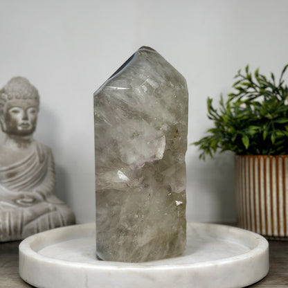 Quarz-Obelisk groß mit wunderschön ausgeprägter Kristallstruktur