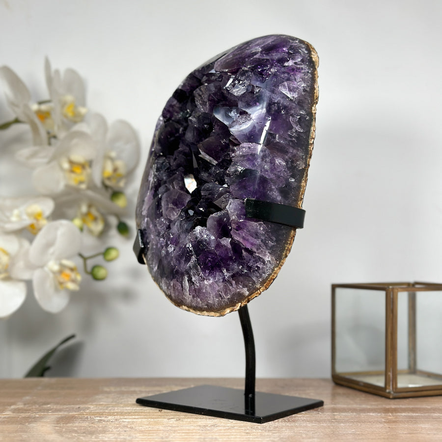 Amethyst-Kristall groß mit klar definierter Spitzenstruktur, in hochwertiger Naturqualität