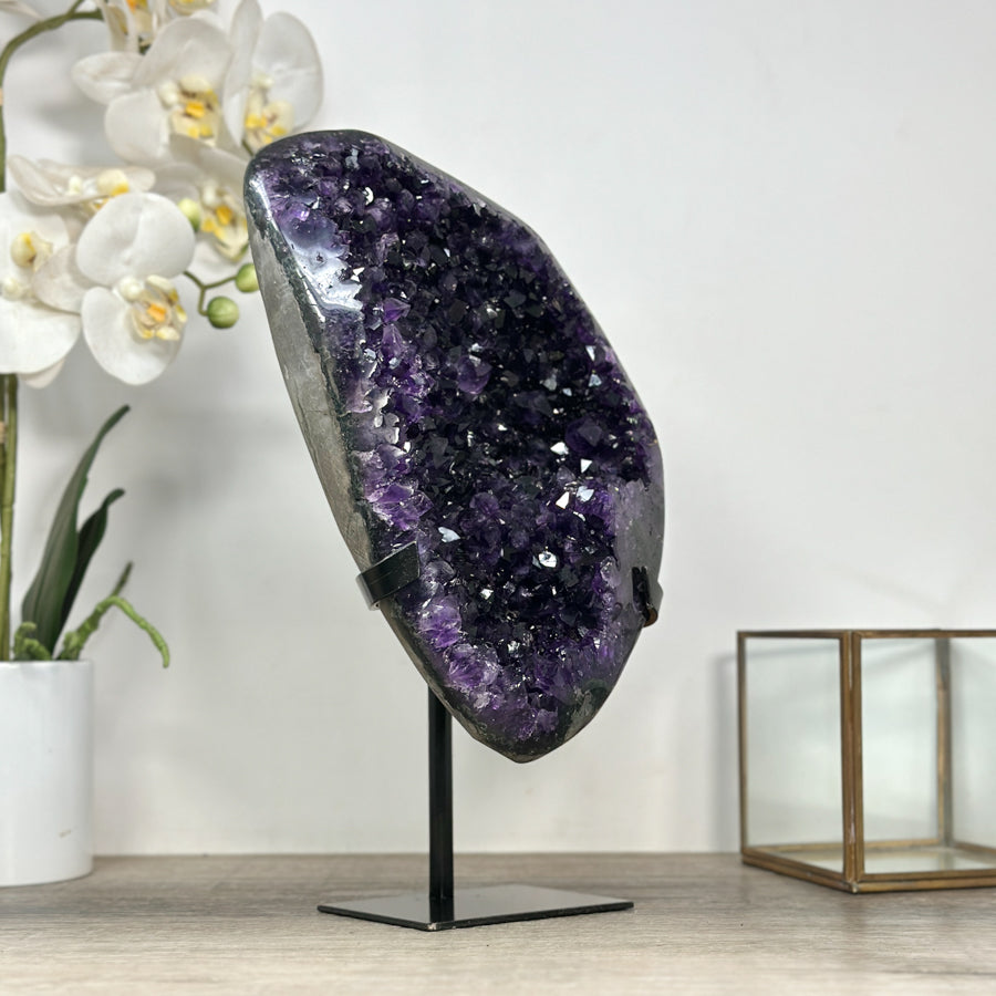 Amethyst-Exemplar mit natürlicher Kristallausprägung, in hochwertiger Naturqualität