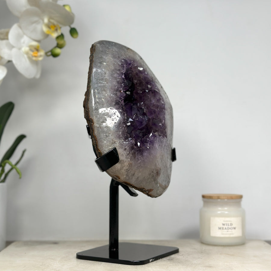 Amethyst-Quarz-Geode mit harmonischer Kristallverwachsung