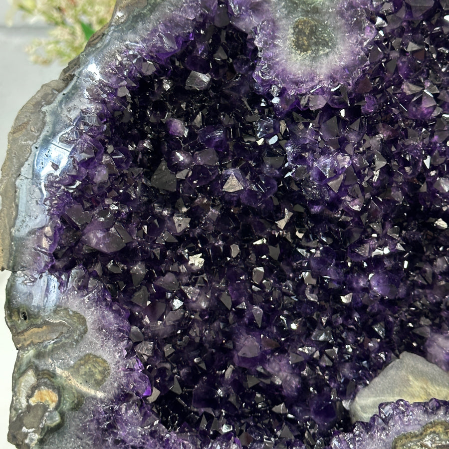 Amethyst-Geode XL mit monumentaler Innenöffnung, in exklusiver Premiumqualität