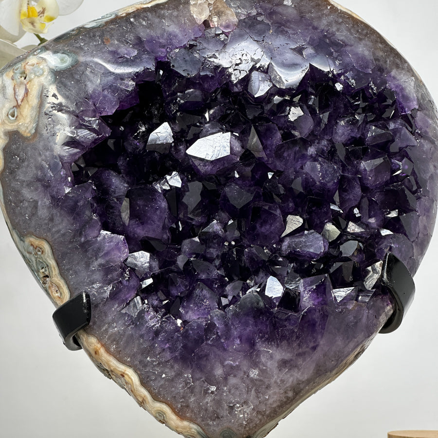 Amethyst-Kristallcluster groß mit tiefvioletter Kristallstruktur, in hochwertiger Naturqualität