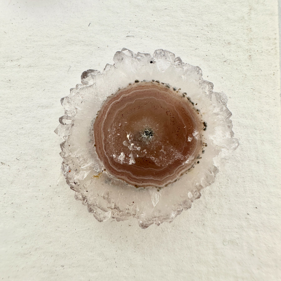 Amethyst-Quarz-Grünjaspis-Stalaktiten-Scheiben mit lebendiger Mineralstruktur