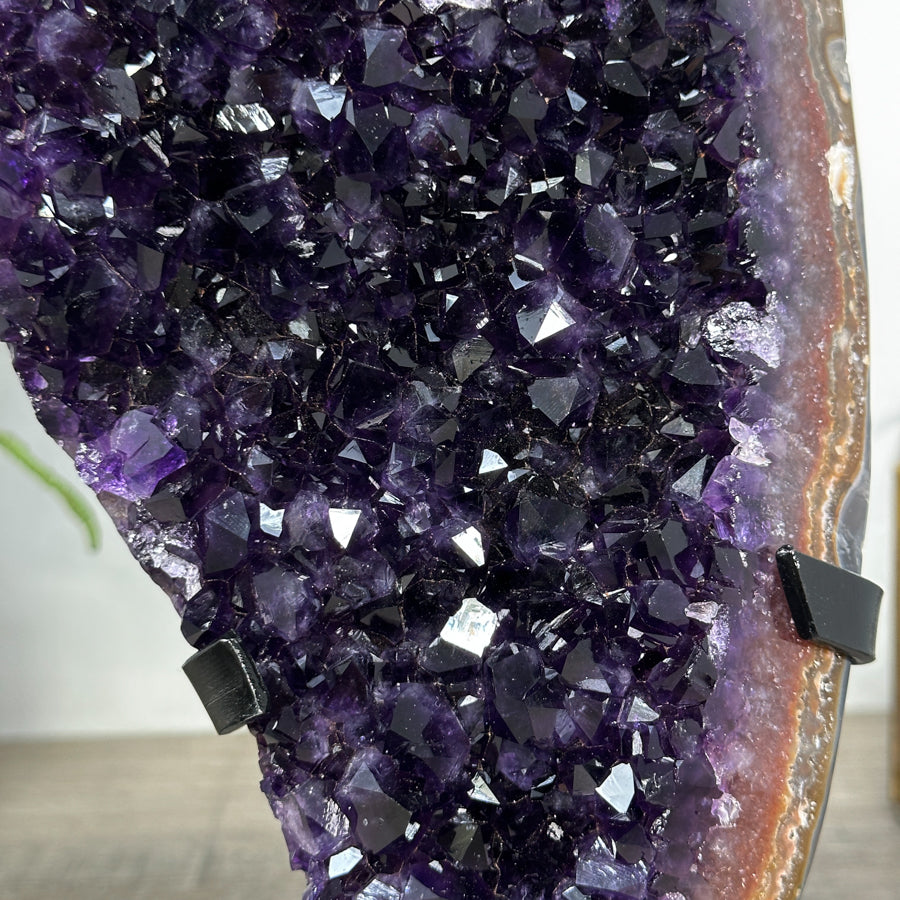 Amethyst-Cluster mit gebänderter Randstruktur, in ausgewählter Spitzenqualität