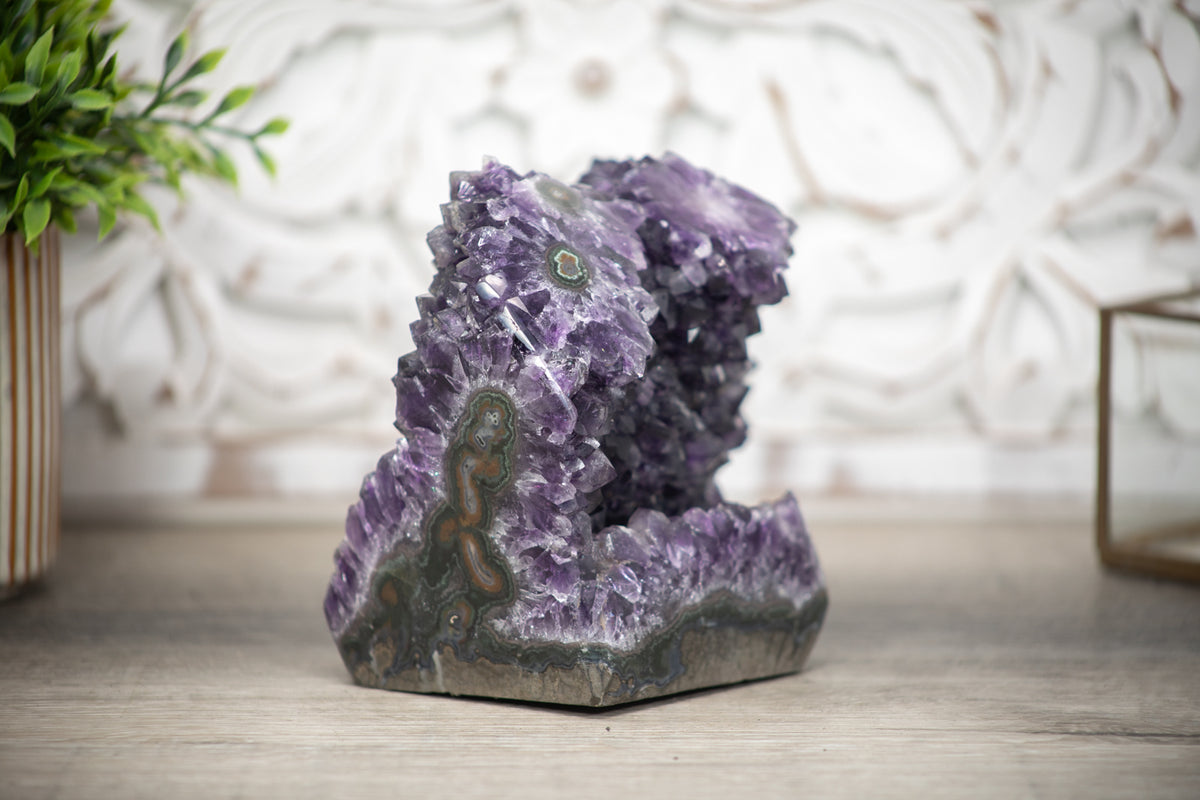 Amethyst-Kristall-Exemplar mit natürlich gewachsener, violetter Kristallstruktur