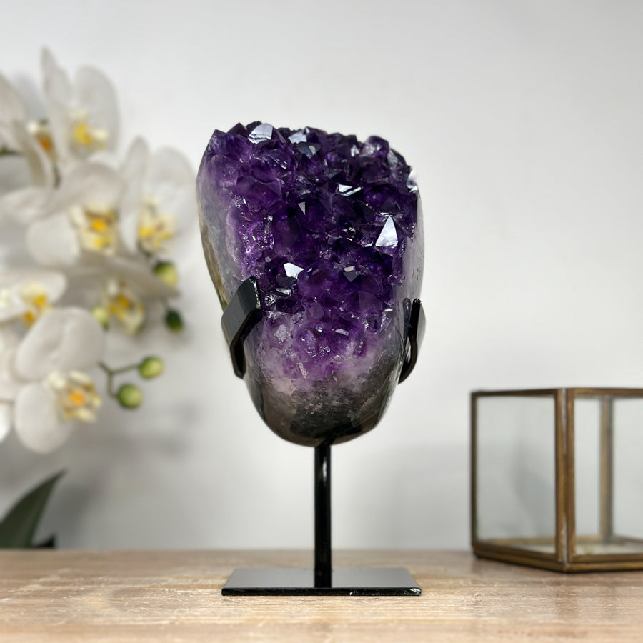 Amethyst-Kristallcluster mit großkristalliner, glänzender Oberfläche