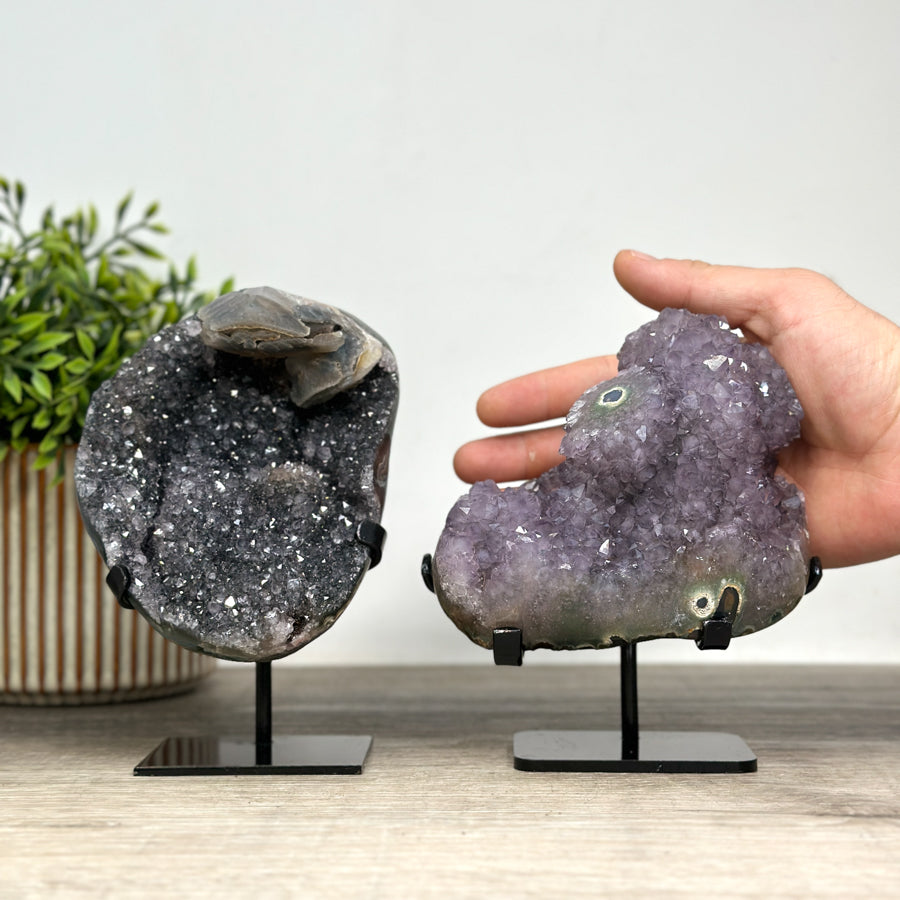 Kristallenskulpturen-Set 4-teilig, aus Naturstein mit kristallreicher Struktur und Farbvielfalt