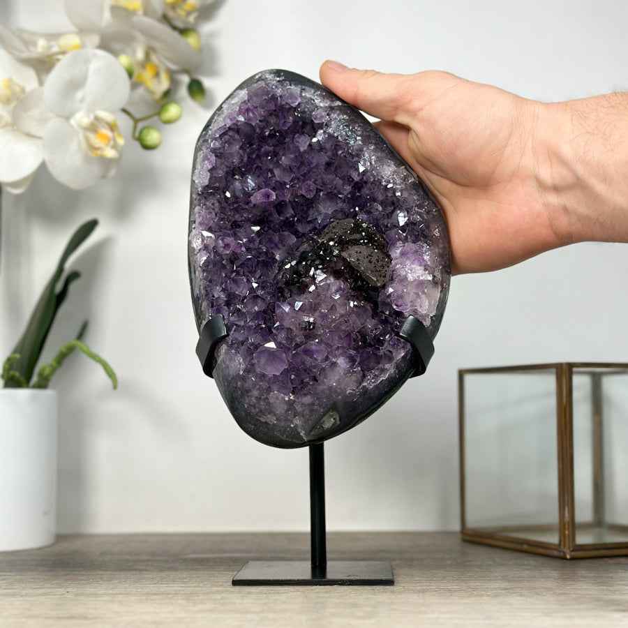 Amethyst-Cluster groß mit schwarzer Hämatit-Formation