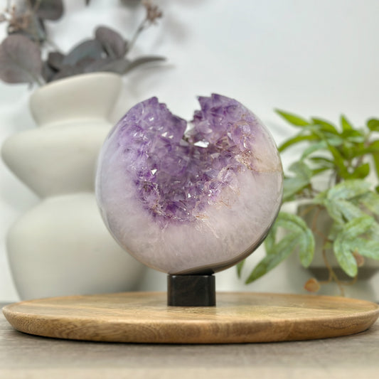 Amethyst-Achat-Steinkugel massiv mit dichter Kristallstruktur