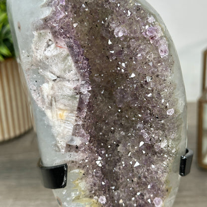 Amethyst-Quarz-Geode mit polierter Oberfläche