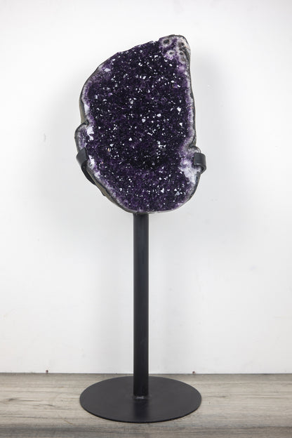 Amethyst-Geode groß mit ausgeprägter Stalaktitenstruktur, in exklusiver Premiumqualität